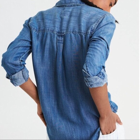 Women's American Eagle Denim Chambray Boyfriend Fit Button Down Shirt - Size S - Picture 2 of 10